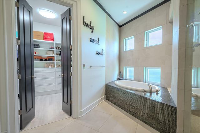 2711 W TRILBY AVENUE, Tampa, FL 33611