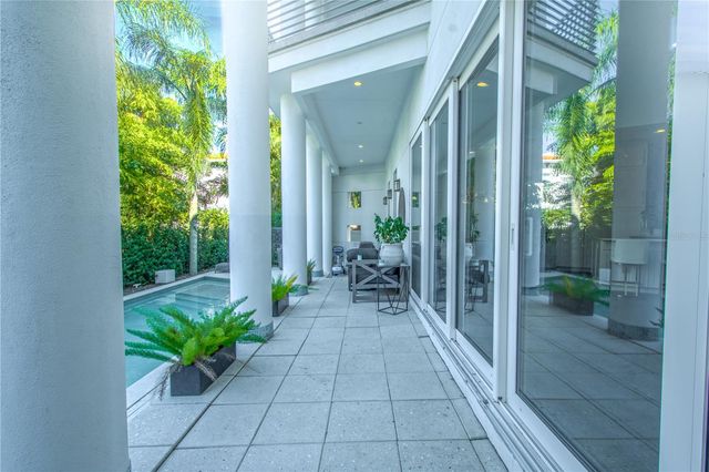 2711 W TRILBY AVENUE, Tampa, FL 33611