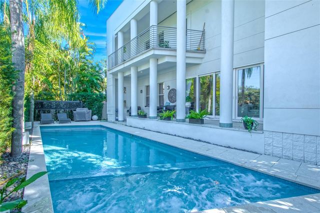 2711 W TRILBY AVENUE, Tampa, FL 33611