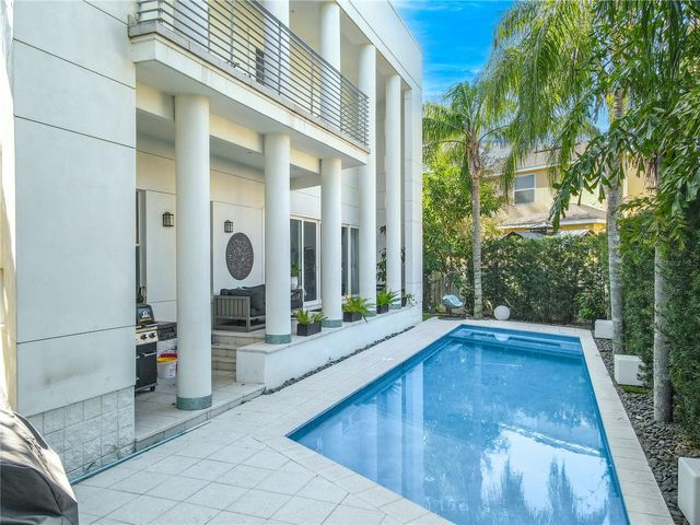 2711 W TRILBY AVENUE, Tampa, FL 33611