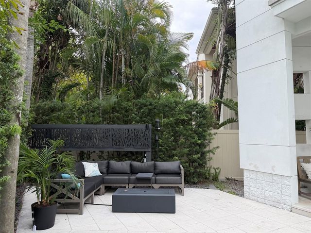 2711 W TRILBY AVENUE, Tampa, FL 33611