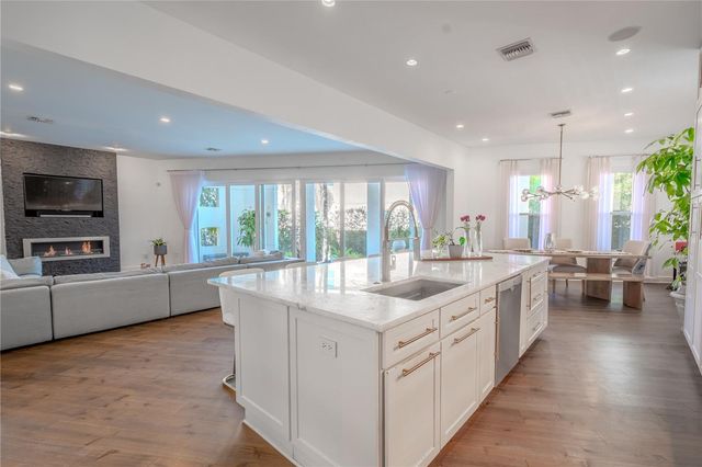 2711 W TRILBY AVENUE, Tampa, FL 33611