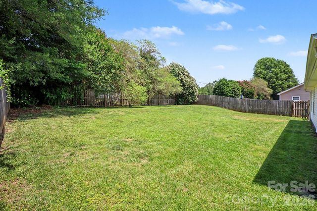 132 Brookhollow Drive, Mount Holly, NC 28120