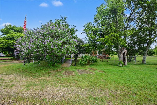 2382 N FM 1743 Road, Windom, TX 75492
