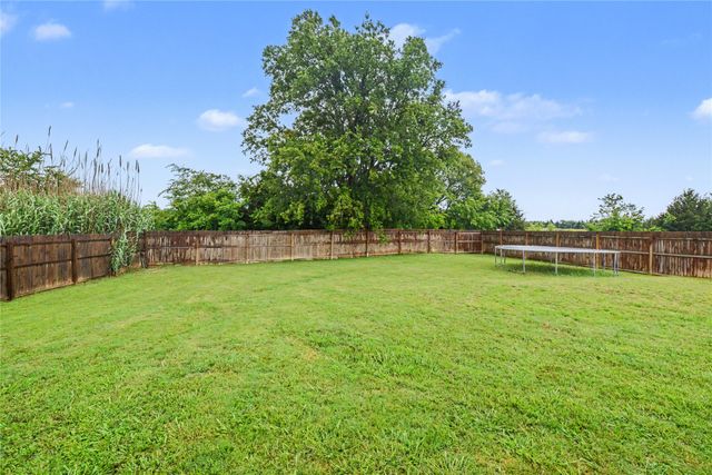 2382 N FM 1743 Road, Windom, TX 75492
