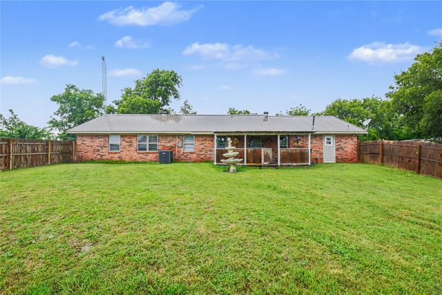 2382 N FM 1743 Road, Windom, TX 75492