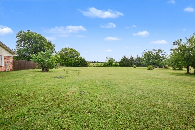 2382 N FM 1743 Road, Windom, TX 75492
