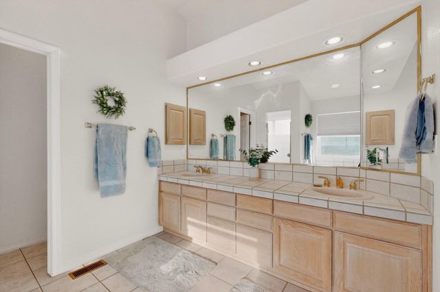 12700 Sunset Ridge Place NE, Albuquerque, NM 87111