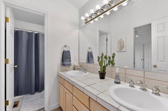 12700 Sunset Ridge Place NE, Albuquerque, NM 87111