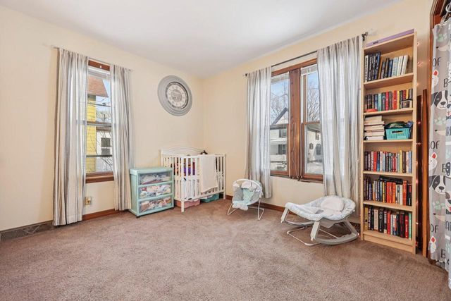 220 Waverly PLACE, Waukesha, WI 53186