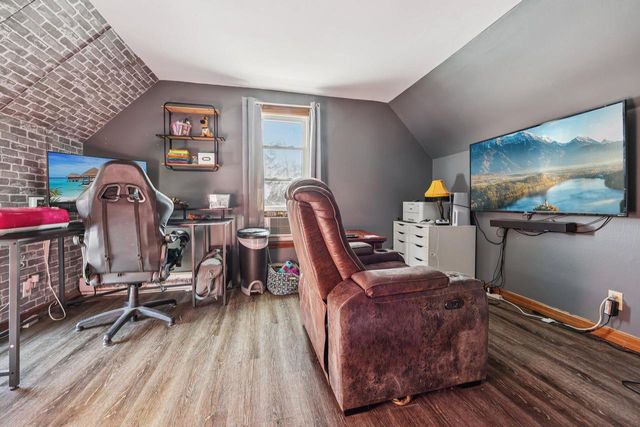 220 Waverly PLACE, Waukesha, WI 53186