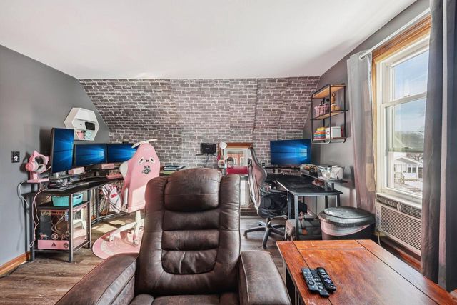 220 Waverly PLACE, Waukesha, WI 53186