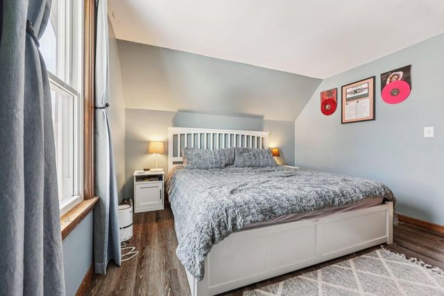 220 Waverly PLACE, Waukesha, WI 53186