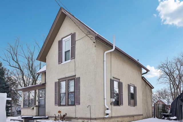 220 Waverly PLACE, Waukesha, WI 53186