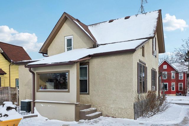 220 Waverly PLACE, Waukesha, WI 53186