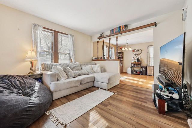 220 Waverly PLACE, Waukesha, WI 53186