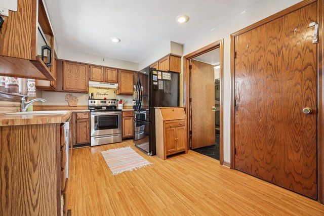 220 Waverly PLACE, Waukesha, WI 53186