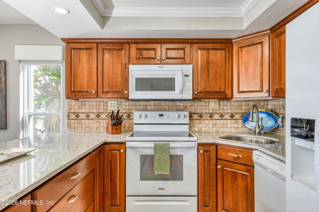 215 RIVER BEND Place C, Welaka, FL 32193