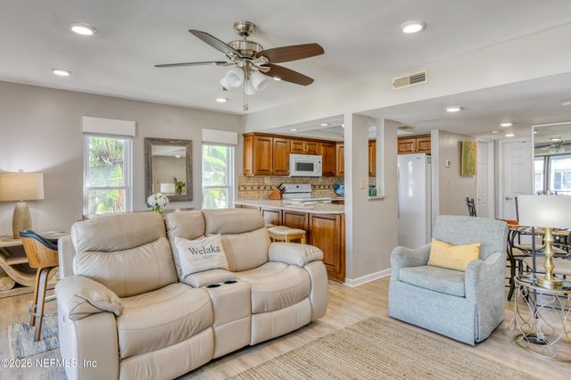 215 RIVER BEND Place C, Welaka, FL 32193