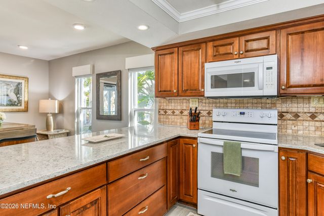 215 RIVER BEND Place C, Welaka, FL 32193