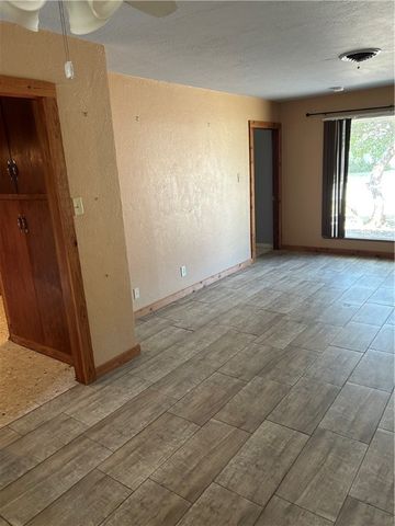 445 Haroldson Dr, Corpus Christi, TX 78412