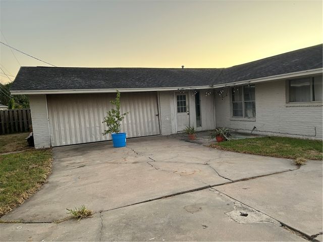 445 Haroldson Dr, Corpus Christi, TX 78412