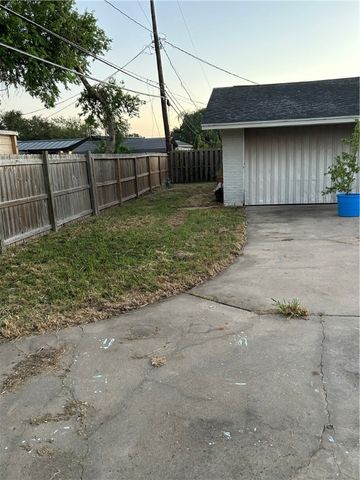 445 Haroldson Dr, Corpus Christi, TX 78412
