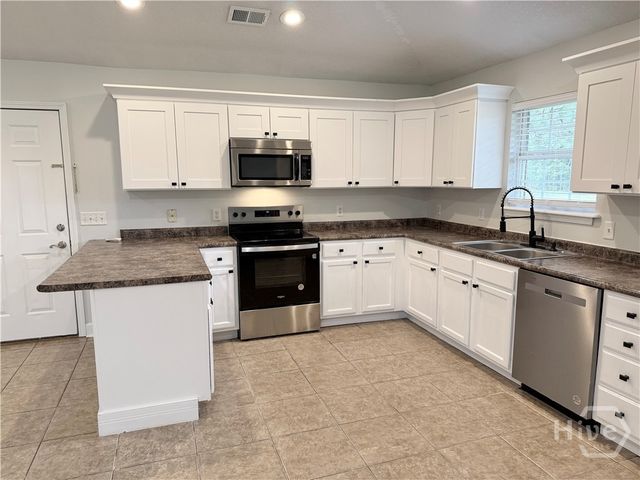 206 Willow Drive, Glennville, GA 30427