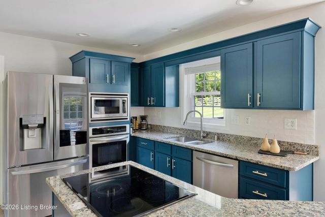 7415 Cambridge Dr, Crestwood, KY 40014