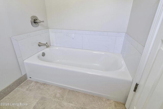 7415 Cambridge Dr, Crestwood, KY 40014