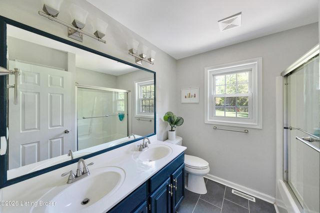 7415 Cambridge Dr, Crestwood, KY 40014