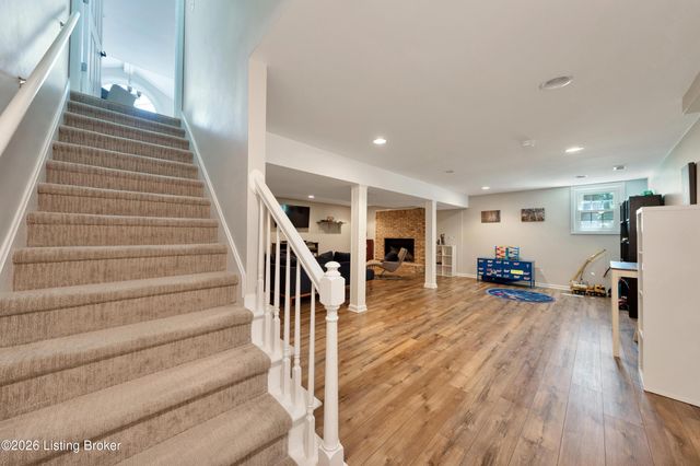 7415 Cambridge Dr, Crestwood, KY 40014