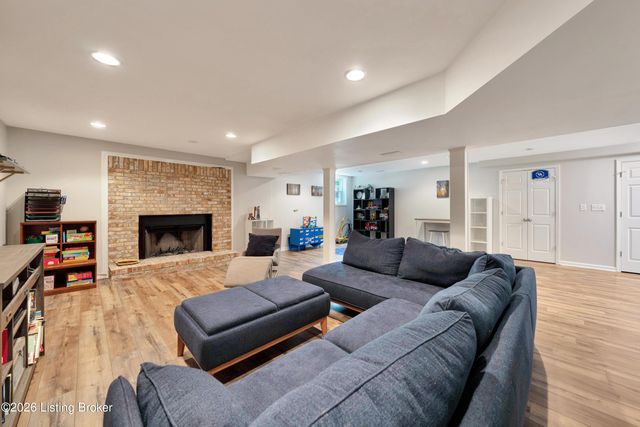 7415 Cambridge Dr, Crestwood, KY 40014