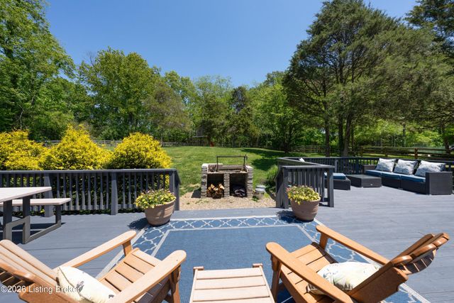 7415 Cambridge Dr, Crestwood, KY 40014