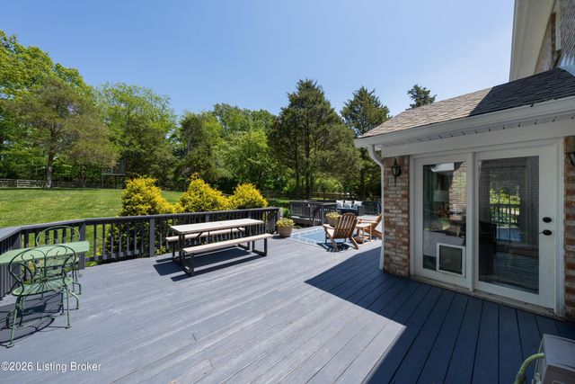 7415 Cambridge Dr, Crestwood, KY 40014
