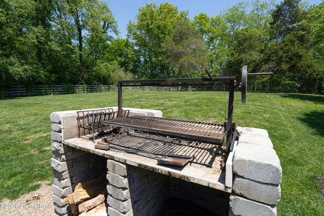 7415 Cambridge Dr, Crestwood, KY 40014