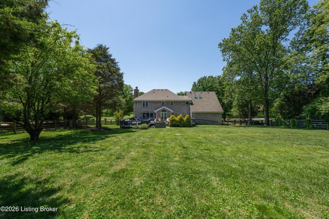 7415 Cambridge Dr, Crestwood, KY 40014