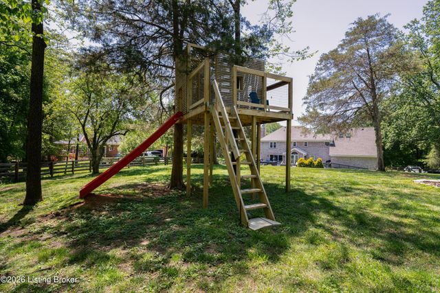 7415 Cambridge Dr, Crestwood, KY 40014