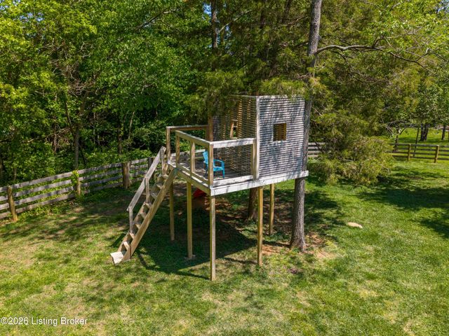 7415 Cambridge Dr, Crestwood, KY 40014