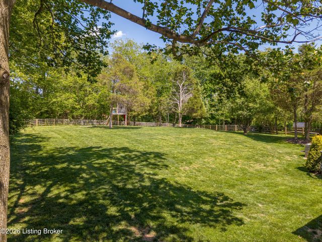 7415 Cambridge Dr, Crestwood, KY 40014
