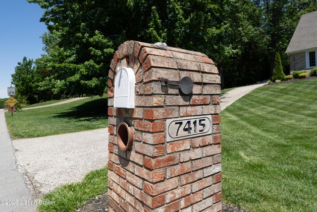7415 Cambridge Dr, Crestwood, KY 40014