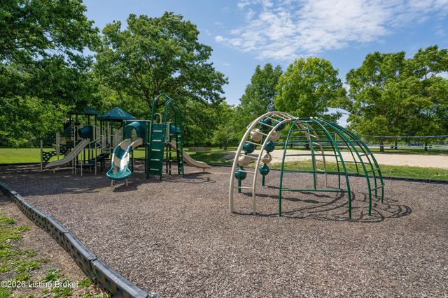7415 Cambridge Dr, Crestwood, KY 40014