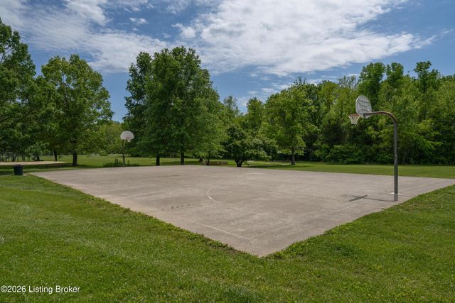 7415 Cambridge Dr, Crestwood, KY 40014