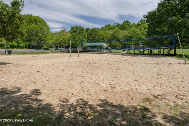 7415 Cambridge Dr, Crestwood, KY 40014