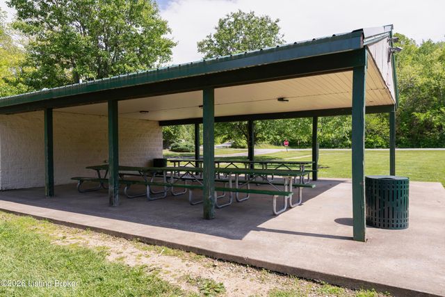 7415 Cambridge Dr, Crestwood, KY 40014