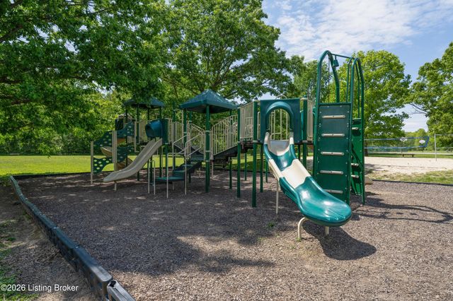 7415 Cambridge Dr, Crestwood, KY 40014
