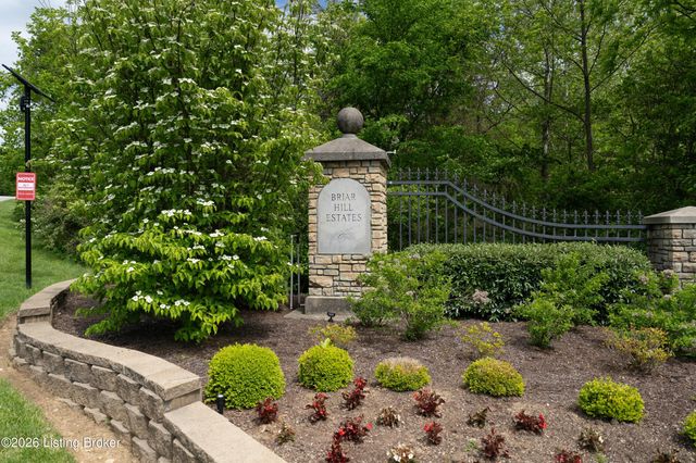 7415 Cambridge Dr, Crestwood, KY 40014