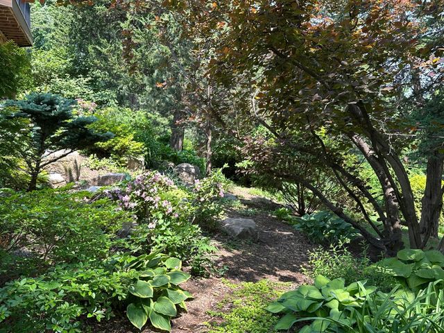 15753 Cedar Ridge Road, Eden Prairie, MN 55347