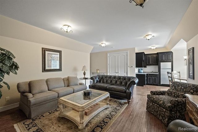 5537 Orchard Ridge, Rochester, MI 48306