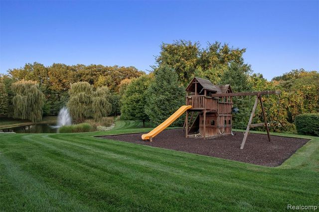 5537 Orchard Ridge, Rochester, MI 48306